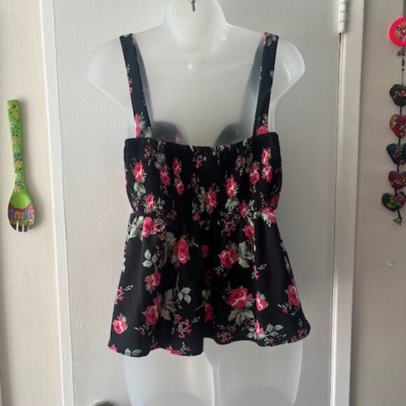 Beautiful Floral Top - Picture 6 of 8